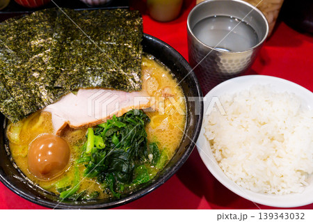 杉田家のラーメンとライス 139343032