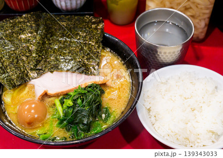 杉田家のラーメンとライス 139343033