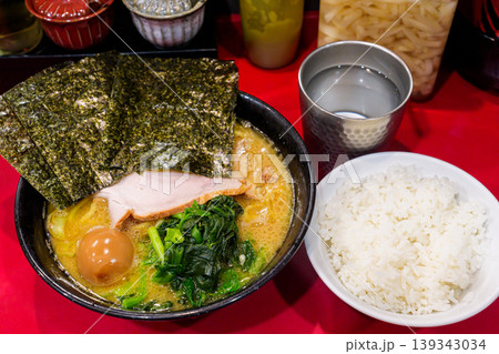 杉田家のラーメンとライス 139343034