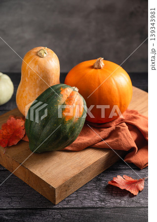 Orange, green and white squashes, dark moody background, autumn concept 139343981