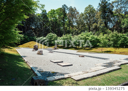 春日大社　萬葉植物園の神庭 139345275