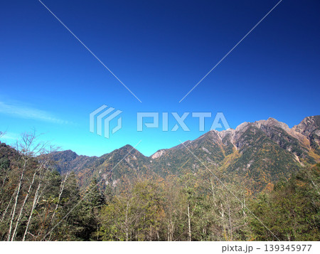 秋の美しい山々 秋の美しい山々 139345977