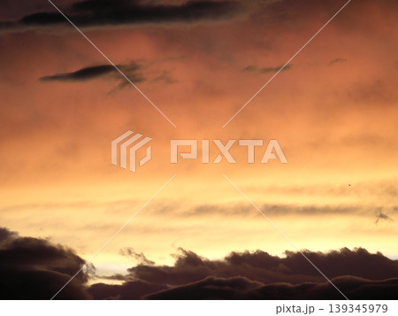 夕日に染まる雲 夕日に染まる雲 139345979