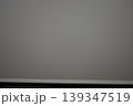 グレーの壁面と余白のシンプル背景素材 139347519