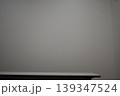グレーの壁面と余白のシンプル背景素材 139347524