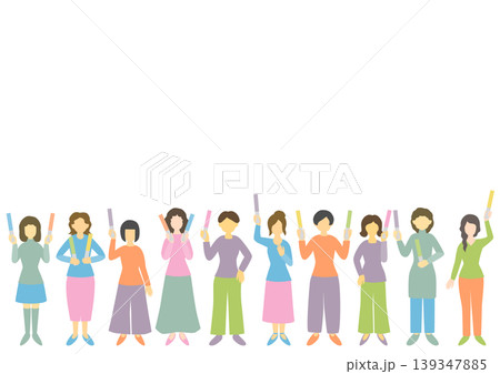 ペンライトを持って立つ女性たち ペンライトを持って立つ女性たち 139347885