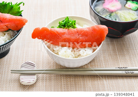 明太子を乗せたご飯と味噌汁 139348041