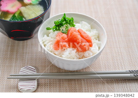 明太子を乗せたご飯と味噌汁 明太子を乗せたご飯と味噌汁 139348042