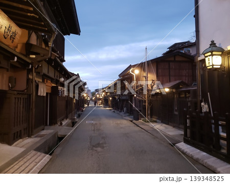 夕暮れの古い街並み 夕暮れの古い街並み 139348525
