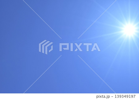 青空と太陽 直射日光 フリースペースイメージ( fix撮影 ) 青空と太陽 直射日光 フリースペースイメージ( fix撮影 ) 139349197