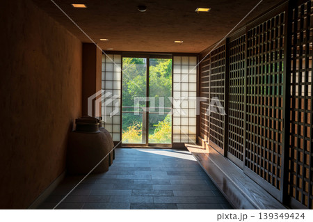 Slicing Japnanese wood door by window of ryokan in Kurokawa onsen Slicing Japnanese wood door by window of ryokan in Kurokawa onsen 139349424