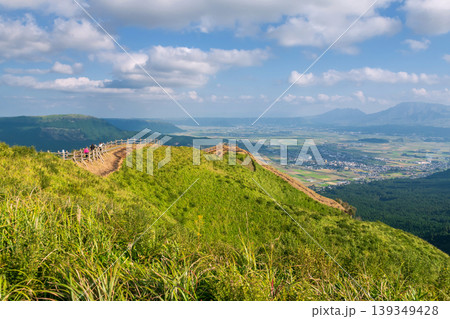 people on trail of mt. Aso Nishiyunouraenchi Observatory, Kumamoto 139349428