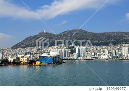coastline and cityscape by the bay of Yeongdo District in Busan 139349477