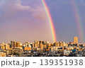 東京の住宅街に架かる大きなダブルレインボーと東京スカイツリー 東京の住宅街に架かる大きなダブルレインボーと東京スカイツリー 139351938