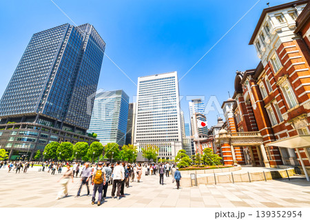 GWの東京駅　丸の内駅前広場 139352954