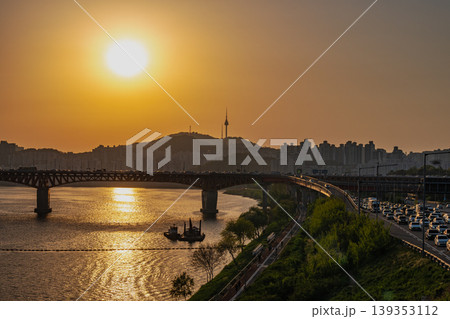 Seoul, South Korea - Jun. 25, 2023 : A refreshing glass of cafe latte at Jeongdong Observatory overlooking the historic palace and city skyline 139353112