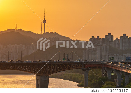 Seoul, South Korea - Jun. 25, 2023 : A refreshing glass of cafe latte at Jeongdong Observatory overlooking the historic palace and city skyline 139353117