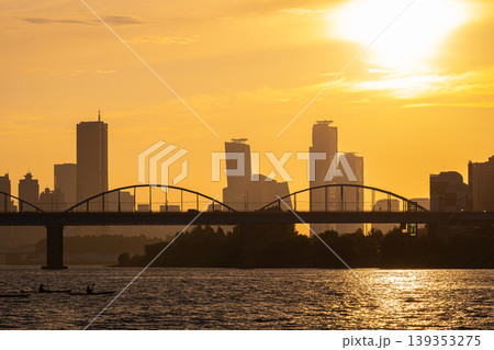 Golden sunset over Dongjak Bridge and Yeouido skyline at Han River, Seoul, South Korea 139353275