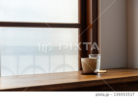 窓辺 窓側 コーヒー 139353517