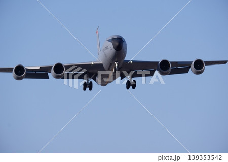 横田基地に着陸するボーイングKC-135R 横田基地に着陸するボーイングKC-135R 139353542