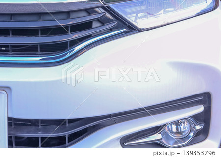 自動車のフロントグリル 139353796