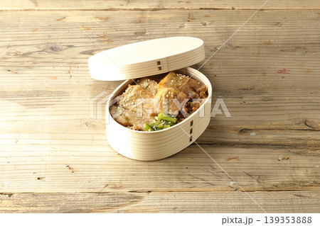 豚焼肉弁当 139353888