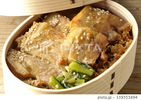 豚焼肉弁当 139353894