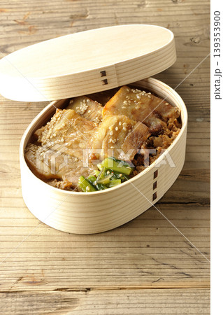 豚焼肉弁当 豚焼肉弁当 139353900