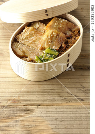豚焼肉弁当 139353902