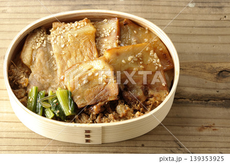 豚焼肉弁当 139353925