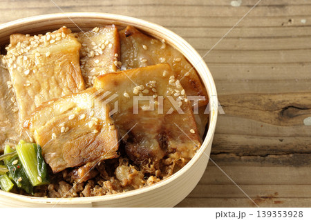 豚焼肉弁当 豚焼肉弁当 139353928