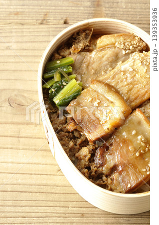 豚焼肉弁当 139353936