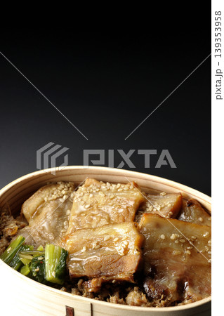 豚焼肉弁当を黒背景で撮影 豚焼肉弁当を黒背景で撮影 139353958