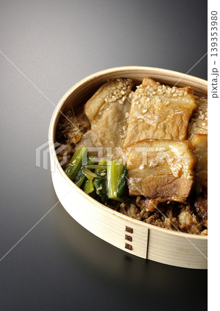 豚焼肉弁当を黒背景で撮影 豚焼肉弁当を黒背景で撮影 139353980