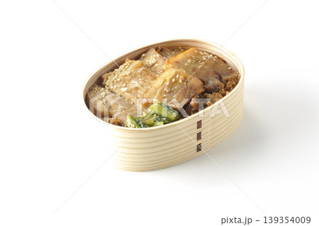 豚焼肉弁当を白背景で撮影 豚焼肉弁当を白背景で撮影 139354009