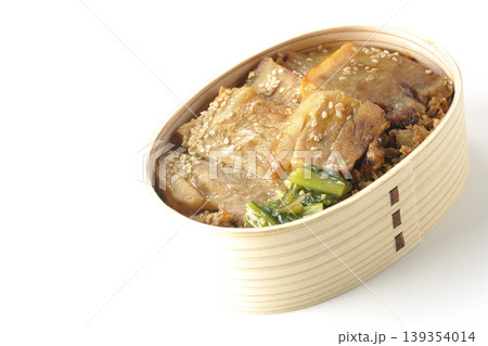 豚焼肉弁当を白背景で撮影 豚焼肉弁当を白背景で撮影 139354014