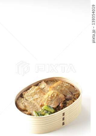 豚焼肉弁当を白背景で撮影 豚焼肉弁当を白背景で撮影 139354019