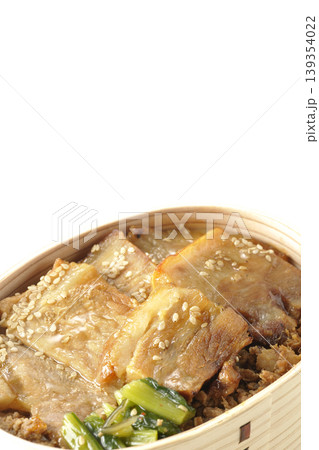 豚焼肉弁当を白背景で撮影 豚焼肉弁当を白背景で撮影 139354022