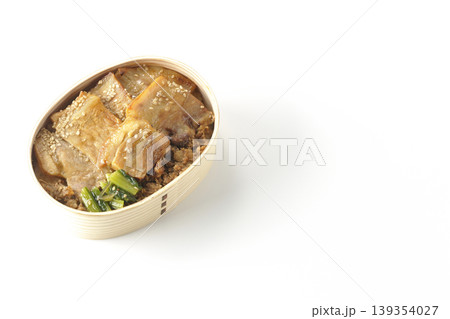豚焼肉弁当を白背景で撮影 豚焼肉弁当を白背景で撮影 139354027