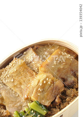 豚焼肉弁当を白背景で撮影 豚焼肉弁当を白背景で撮影 139354042