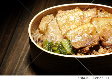 豚焼肉弁当 139354074