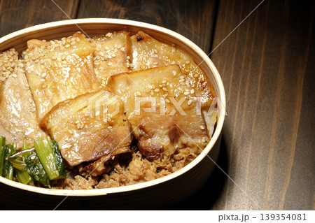豚焼肉弁当 139354081