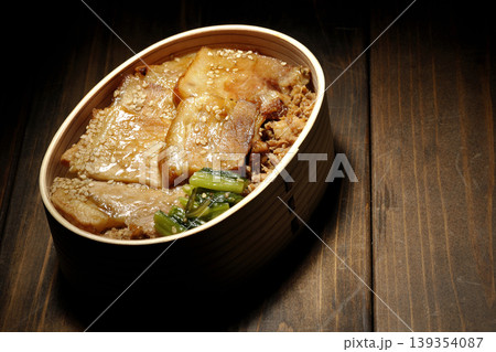 豚焼肉弁当 139354087