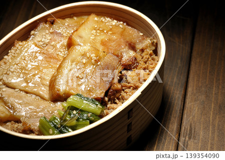 豚焼肉弁当 139354090