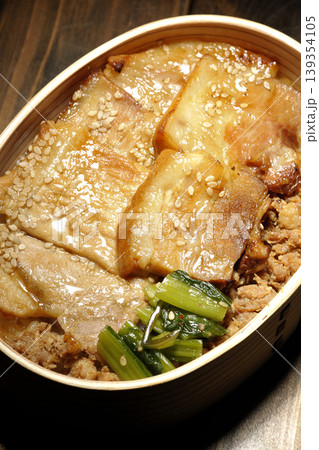 豚焼肉弁当 139354105