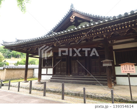 歴史の深層に触れる奈良散策。東大寺大湯屋の重厚な佇まい 139354614