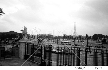 古写真 1982年9月 パリ、コンコルド広場の風景 古写真 1982年9月 パリ、コンコルド広場の風景 139354909