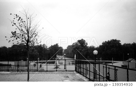古写真 1982年9月 パリ、チュイルリー庭園 古写真 1982年9月 パリ、チュイルリー庭園 139354910