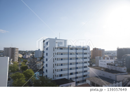 朝の宮古島市街地　市場通り周辺 139357649