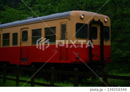小湊鐵道のローカル列車 Local train of Kominato Railway in rur 小湊鐵道のローカル列車 Local train of Kominato Railway in rur 139358349
